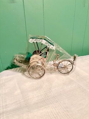 Vietnam Miniature RICKSHAW TRICYCLE Souvenir Vintage Metal Art Collectible